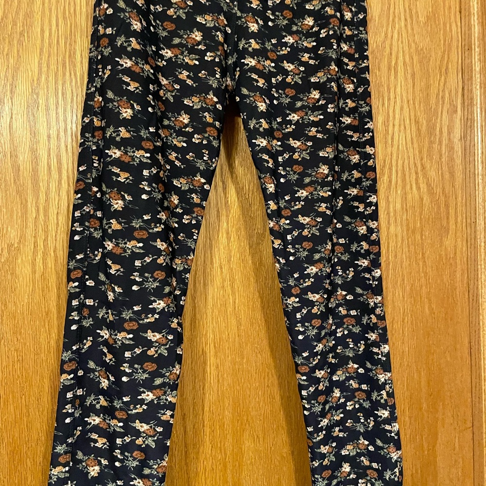 Coco+Carmen Leggings size S/M New with Tags.